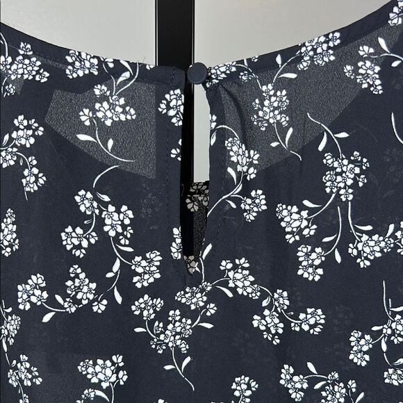 41 Hawthorn Floral Blouse with Black and White Pattern - Picture 3 of 6